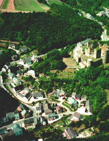 Luftaufnahme des alten Ortskerns im Jahre 1987