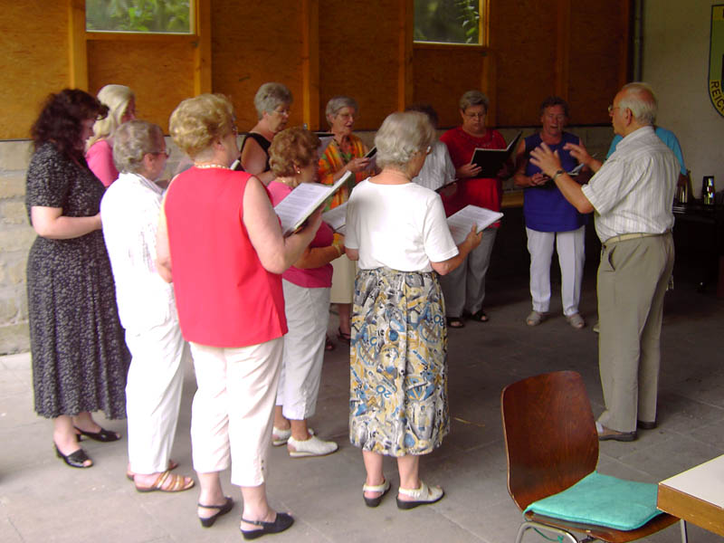 Der Frauenchor singt