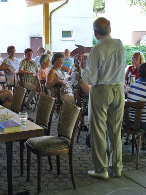 Alle folgen gebannt Hermann Alves Hermann Alves trägt vor