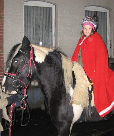 Fanny Itzel reitet als St. Martin NschoTschi Fanny Itzel als St. Martin