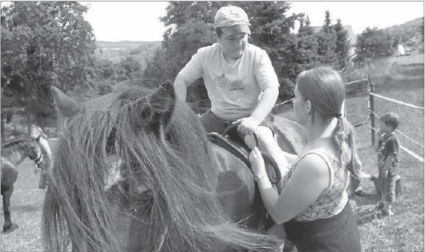Mutig waren die Kinder auf der Pferdeinsel von Kim Müller, als sie sich von den großen Vierbeinern tragen ließen. Bild von der Pferdeinsel