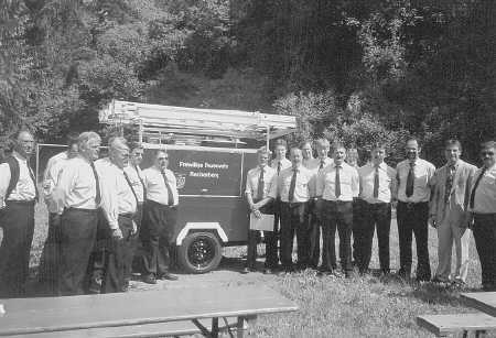 Übergabe des Spritzenanhängers durch den Bürgermeister der Verbandsgemeinde Kern 1995 Bild von der Übergabe des Spritzenanhängers